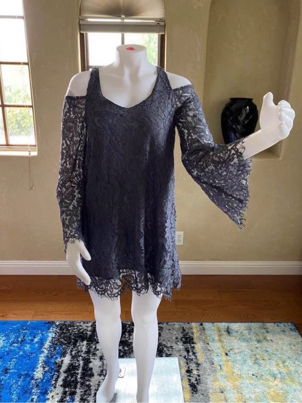 Cha Sor boutique gray lace bell sleeve dress sz Small